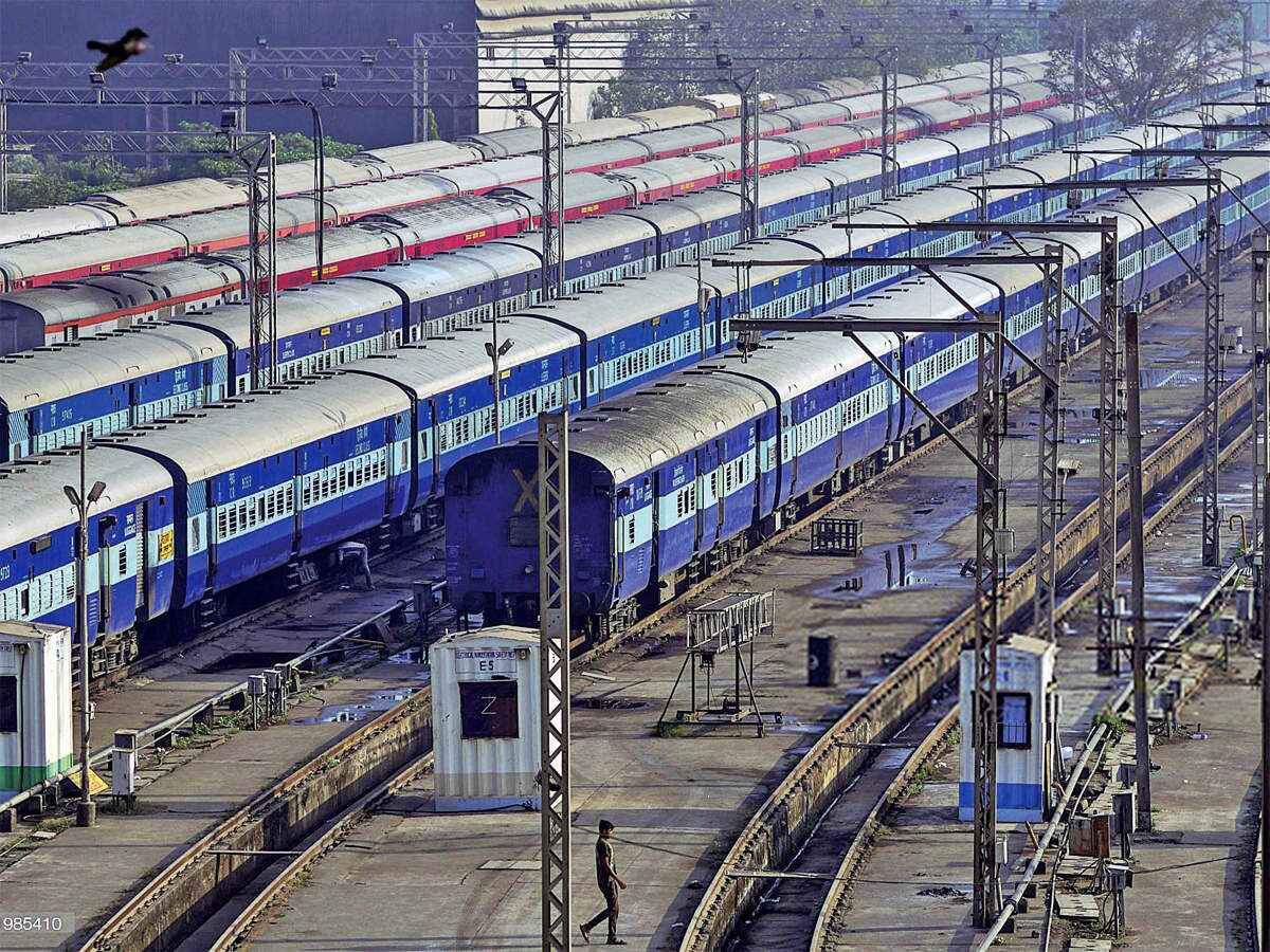 भारतीय रेल्वेने डिसेंबर २०२३ पर्यंत ब्रॉडगेज नेटवर्कचे विद्युतीकरण करण्याचे लक्ष्य साध्य करण्याचा केला निर्धार