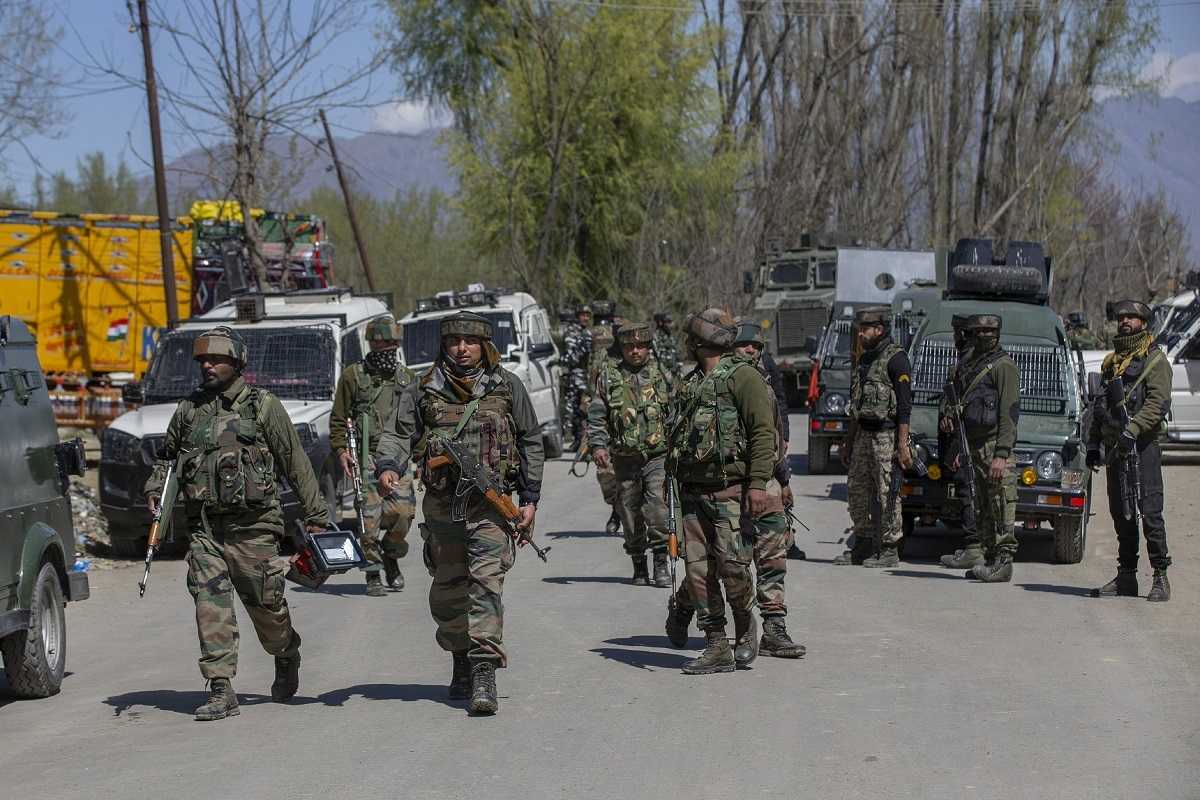 काश्मीरमध्ये पाच दहशतवाद्यांचा खात्मा